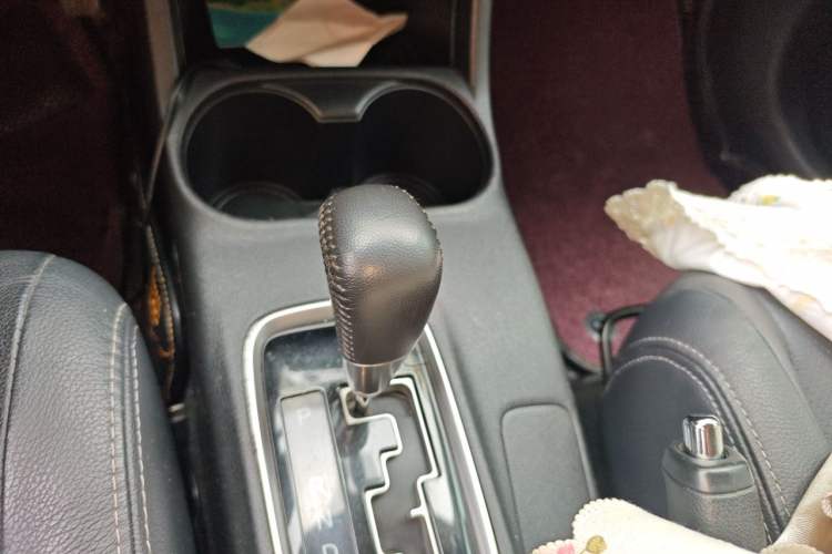 Used Mitsubishi Outlander 2016 2.4L 4x4 Elite Edition 5 Seats Gear Lever