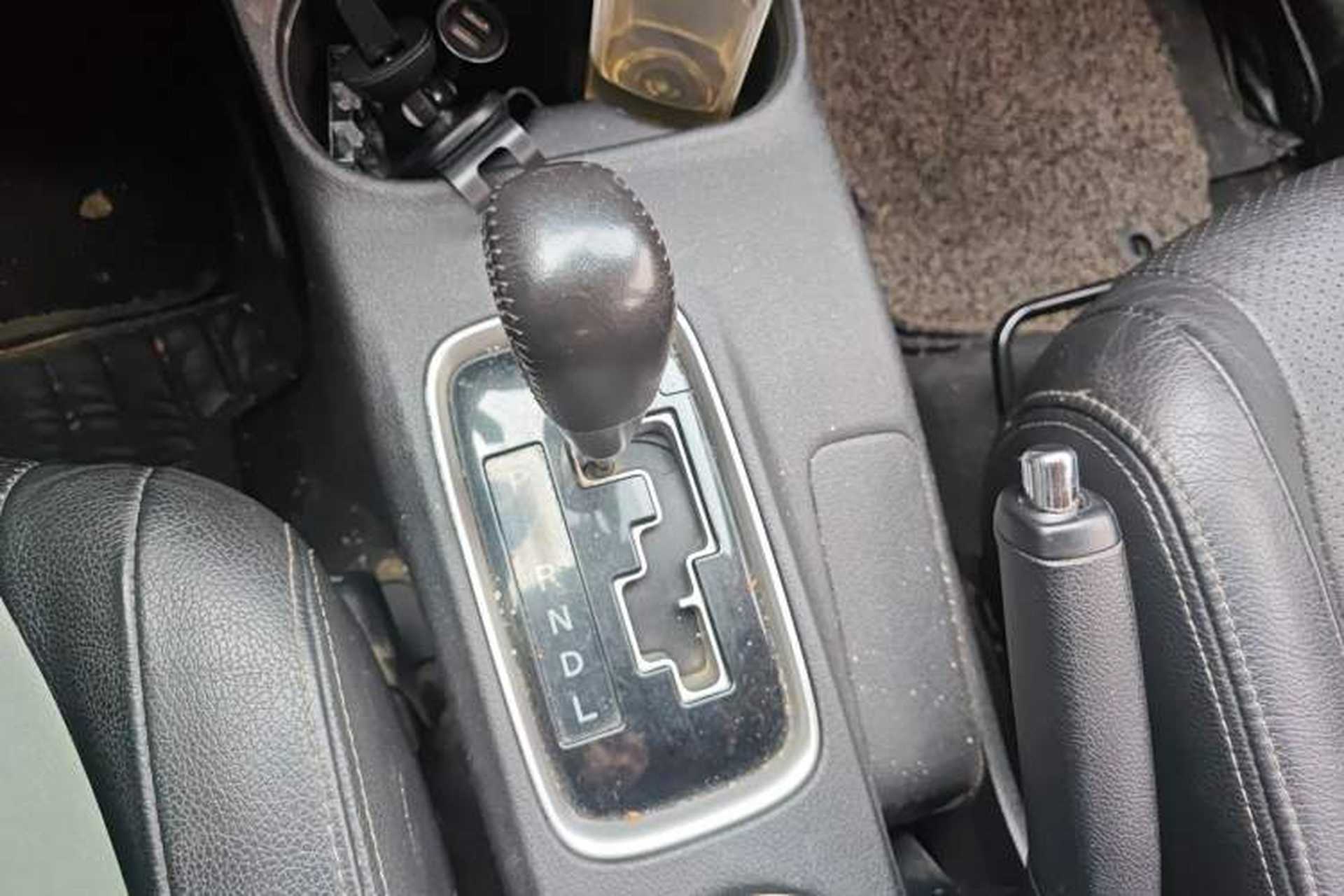 Used Mitsubishi Outlander 2016 2.4L 4x4 Elite Edition 5 Seats Gear Lever