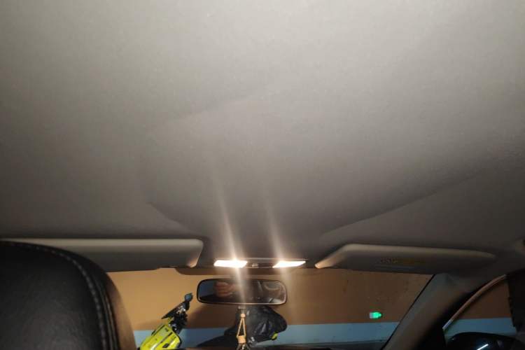 Used Mitsubishi Outlander 2016 2.0L Two-Wheel Drive Fashion Edition 5 Seats Headliner