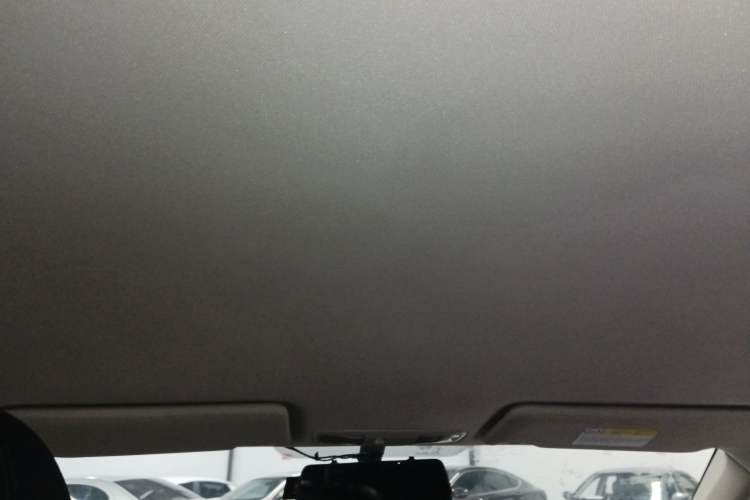 Used Mitsubishi Outlander 2016 2.0L Two-Wheel Drive Fashion Edition 5 Seats Headliner