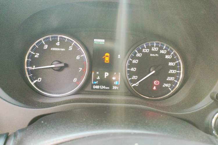Used Mitsubishi Outlander 2016 2.4L 4x4 Luxury Edition 7-Seater Instrument Cluster