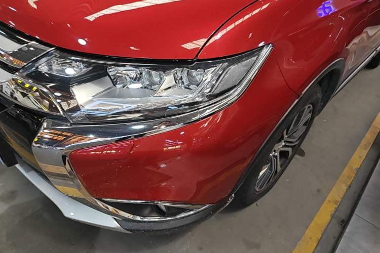 Used Mitsubishi Outlander 2016 2.4L 4x4 Elite Edition 5 Seats Left Front Headlight