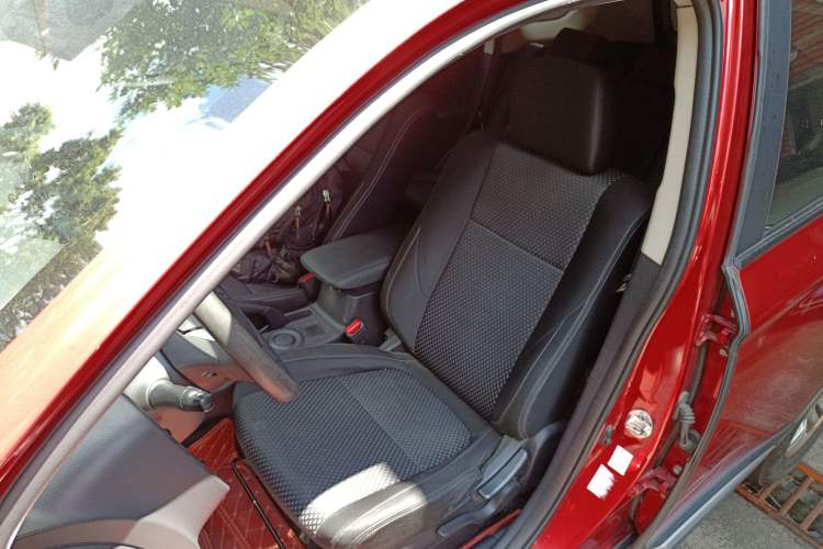 Used Mitsubishi Outlander 2016 2.0L Two-Wheel Drive Fashion Edition 5 Seats Left Front Seat