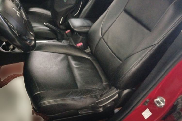 Used Mitsubishi Outlander 2016 2.0L Two-Wheel Drive Fashion Edition 5 Seats Left Front Seat