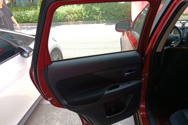 Used Mitsubishi Outlander 2016 2.0L Two-Wheel Drive Fashion Edition 5 Seats Left Rear Door Interior