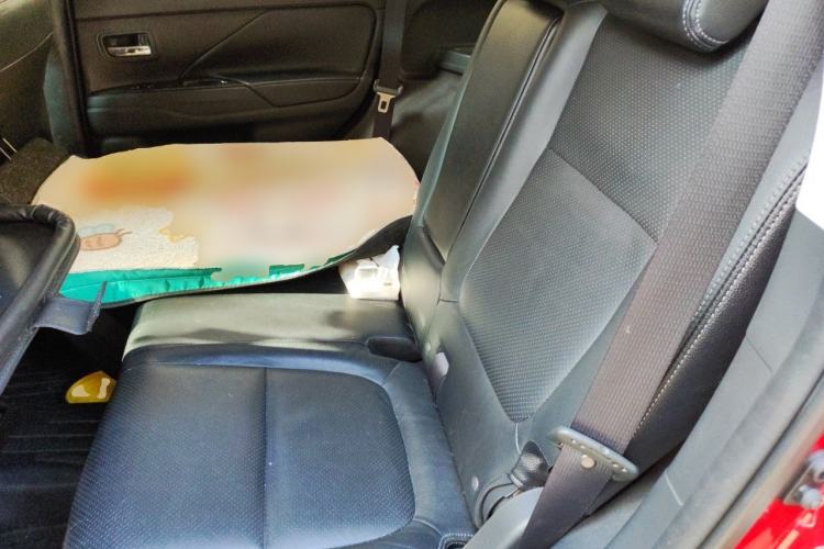 Used Mitsubishi Outlander 2016 2.4L 4x4 Luxury Edition 7-Seater Left Rear Seat