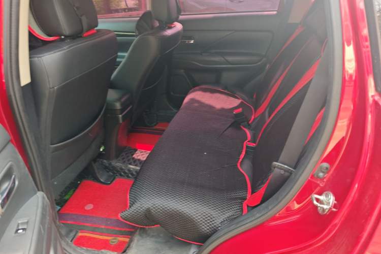Used Mitsubishi Outlander 2016 2.4L 4x4 Elite Edition 5 Seats Left Rear Seat