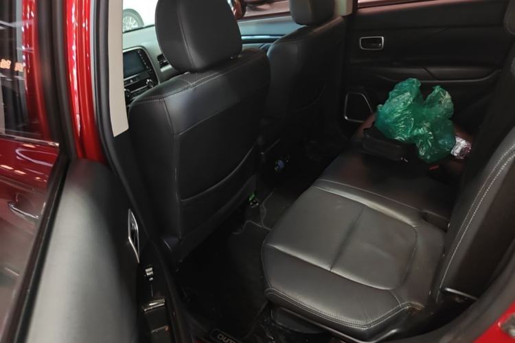 Used Mitsubishi Outlander 2016 2.4L 4x4 Elite Edition 5 Seats Left Rear Seat