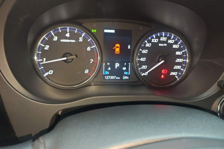 Used Mitsubishi Outlander 2016 2.4L 4x4 Elite Edition 5 Seats Odometer Close Up