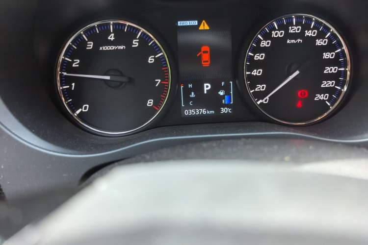 Used Mitsubishi Outlander 2016 2.4L 4x4 Elite Edition 5 Seats Odometer Close Up