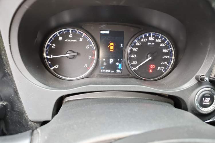 Used Mitsubishi Outlander 2016 2.4L 4x4 Luxury Edition 7-Seater Odometer Close Up