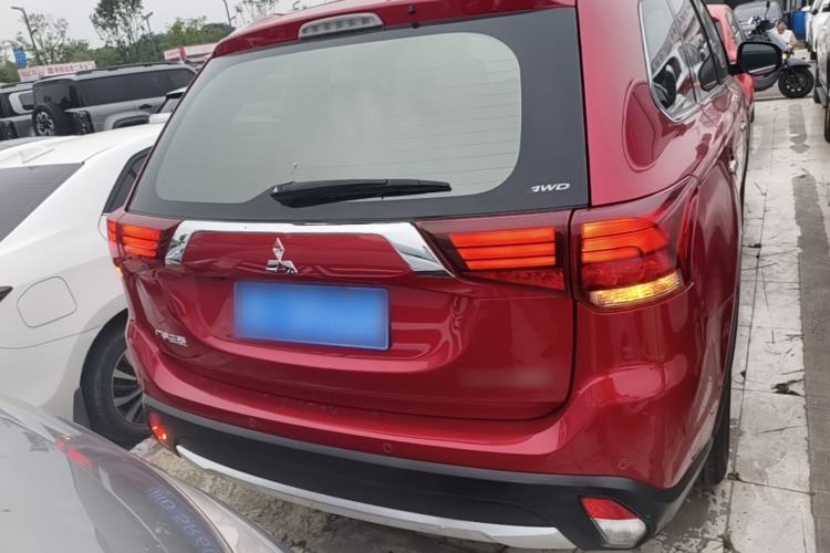 Used Mitsubishi Outlander 2016 2.4L 4x4 Elite Edition 5 Seats Rear