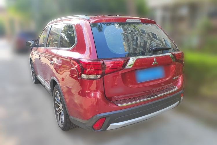 Used Mitsubishi Outlander 2016 2.4L 4x4 Luxury Edition 7-Seater Rear Left 45 Deg