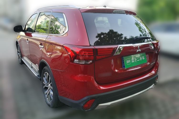 Used Mitsubishi Outlander 2016 2.4L 4x4 Luxury Edition 7-Seater Rear Left 45 Deg