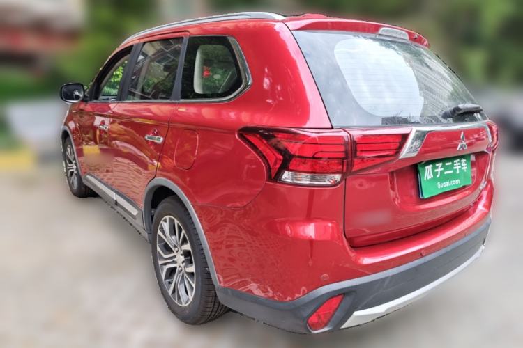 Used Mitsubishi Outlander 2016 2.4L 4x4 Luxury Edition 7-Seater Rear Left 45 Deg