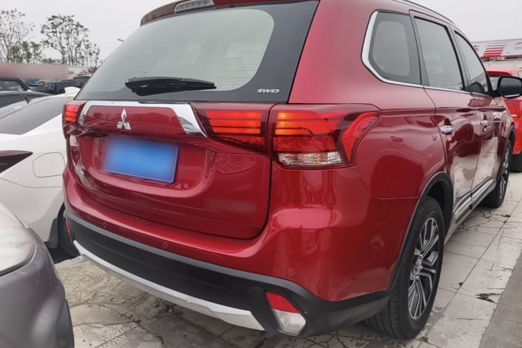 Used Mitsubishi Outlander 2016 2.4L 4x4 Elite Edition 5 Seats Rear Right 45 Deg