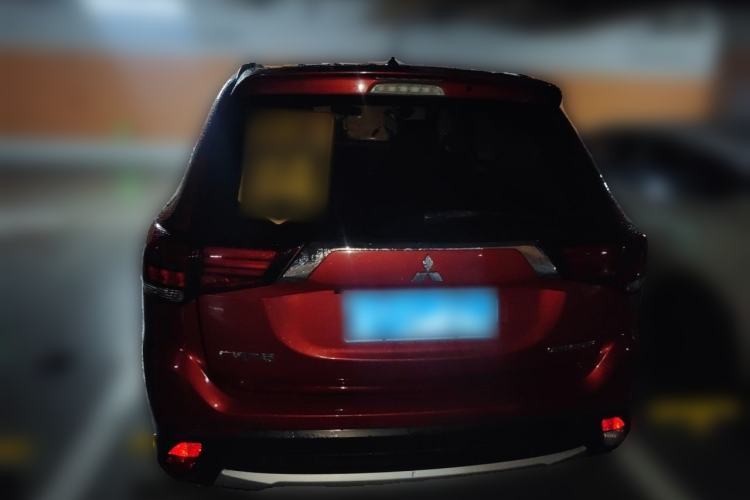 Used Mitsubishi Outlander 2016 2.0L Two-Wheel Drive Fashion Edition 5 Seats Rear
