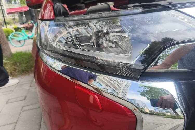 Used Mitsubishi Outlander 2016 2.4L 4x4 Elite Edition 5 Seats Right Front Headlight