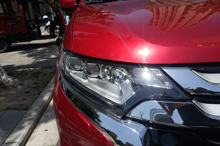 Used Mitsubishi Outlander 2016 2.4L 4x4 Elite Edition 5 Seats Right Front Headlight