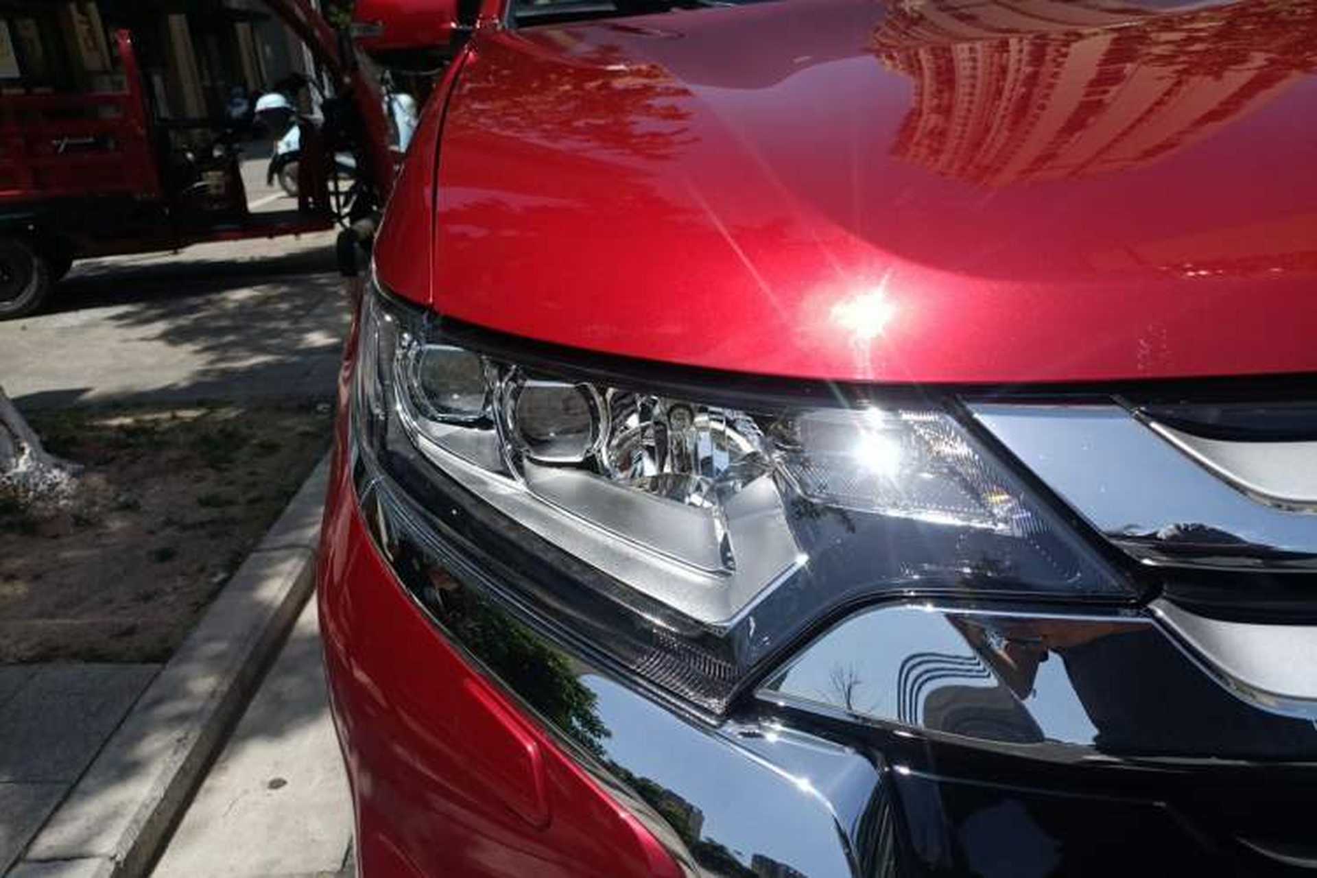 Used Mitsubishi Outlander 2016 2.4L 4x4 Elite Edition 5 Seats Right Front Headlight