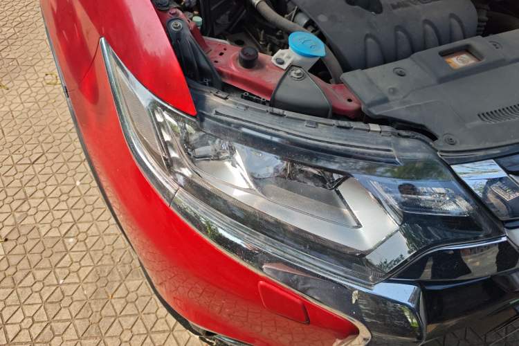 Used Mitsubishi Outlander 2016 2.4L 4x4 Elite Edition 5 Seats Right Front Headlight