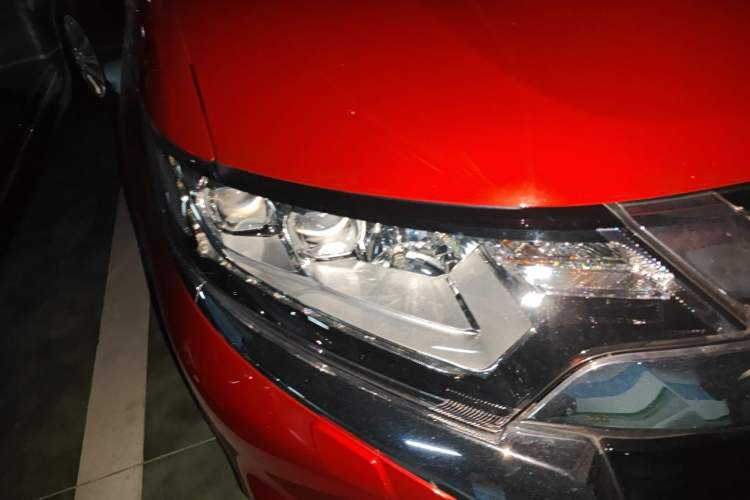 Used Mitsubishi Outlander 2016 2.4L 4x4 Elite Edition 5 Seats Right Front Headlight