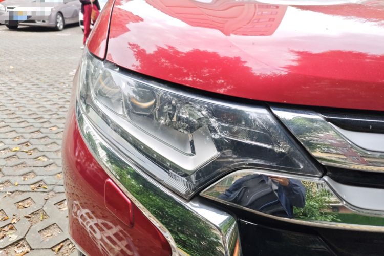 Used Mitsubishi Outlander 2016 2.4L 4x4 Luxury Edition 7-Seater Right Front Headlight