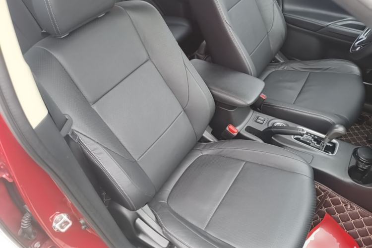 Used Mitsubishi Outlander 2016 2.4L 4x4 Elite Edition 5 Seats Right Front Seat