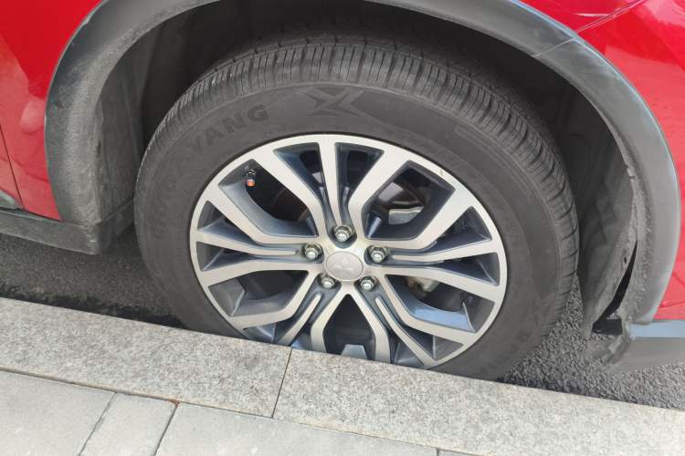 Used Mitsubishi Outlander 2016 2.4L 4x4 Elite Edition 5 Seats Right Front Wheel Hub