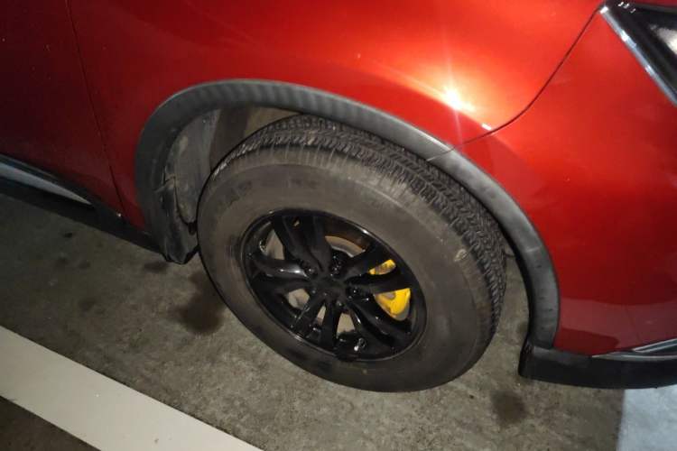 Used Mitsubishi Outlander 2016 2.0L Two-Wheel Drive Fashion Edition 5 Seats Right Front Wheel Hub