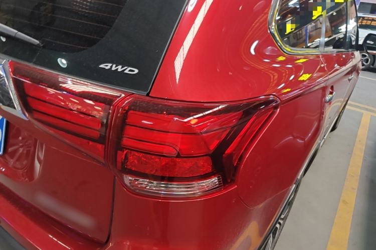 Used Mitsubishi Outlander 2016 2.4L 4x4 Elite Edition 5 Seats Right Rear Taillight