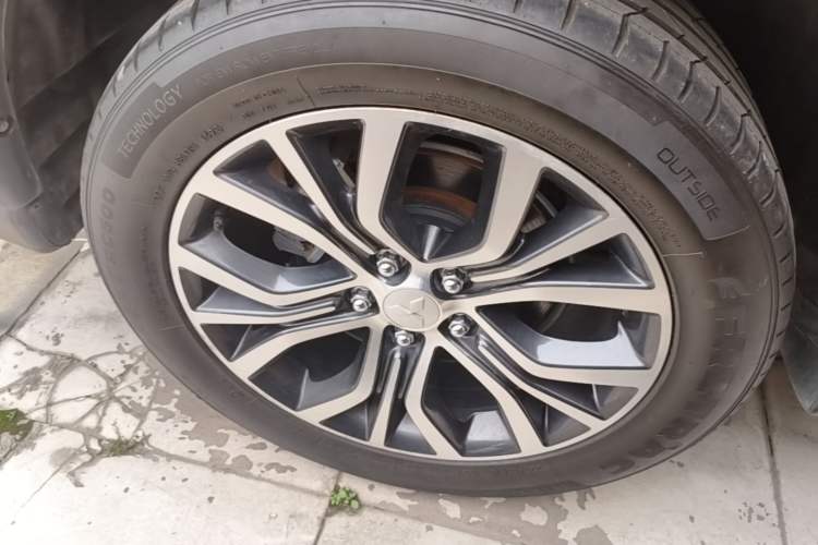 Used Mitsubishi Outlander 2016 2.4L 4x4 Elite Edition 5 Seats Right Rear Wheel Hub