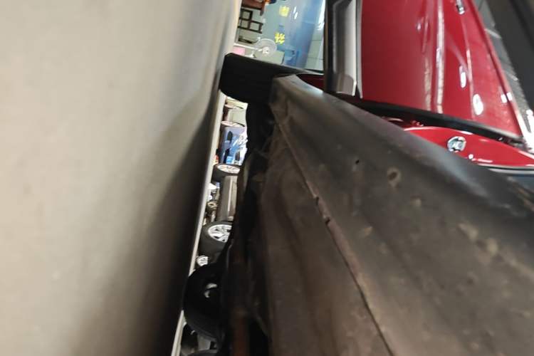 Used Mitsubishi Outlander 2016 2.4L 4x4 Elite Edition 5 Seats Right Side Sill