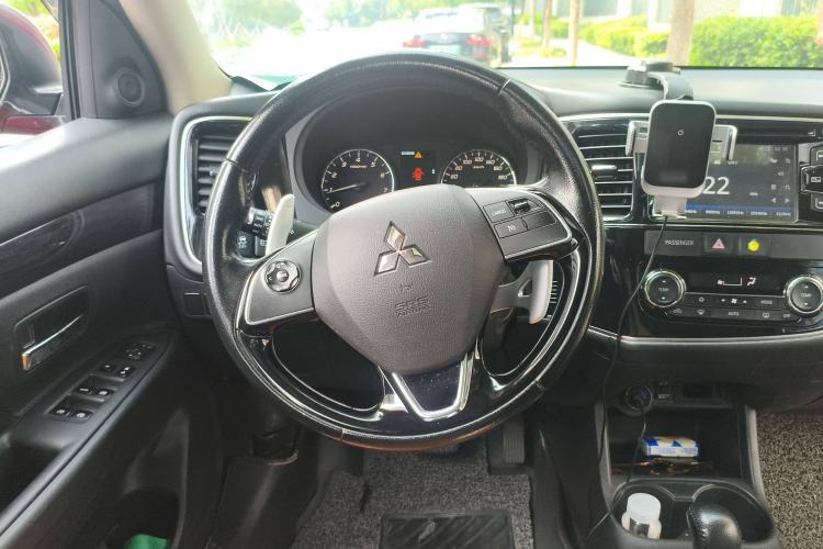 Used Mitsubishi Outlander 2016 2.4L 4x4 Elite Edition 5 Seats Steering Wheel
