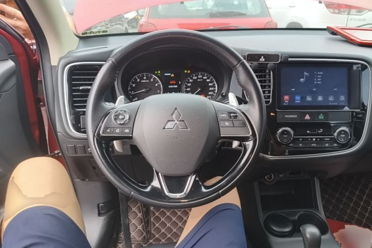 Used Mitsubishi Outlander 2016 2.4L 4x4 Elite Edition 5 Seats Steering Wheel