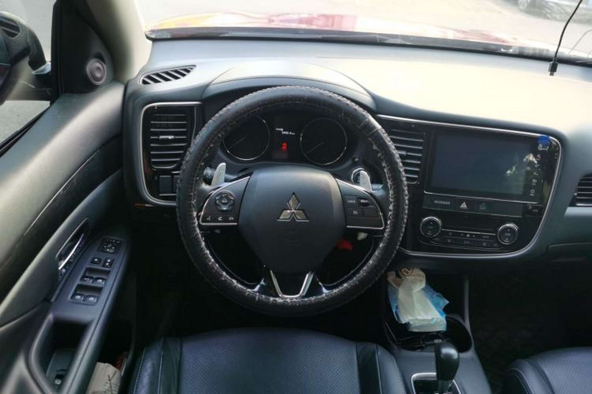 Used Mitsubishi Outlander 2016 2.4L 4x4 Luxury Edition 7-Seater Steering Wheel