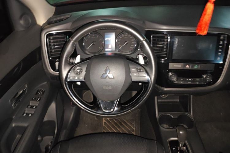 Used Mitsubishi Outlander 2016 2.4L 4x4 Elite Edition 5 Seats Steering Wheel