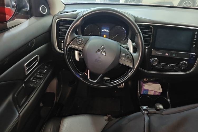 Used Mitsubishi Outlander 2016 2.4L 4x4 Elite Edition 5 Seats Steering Wheel