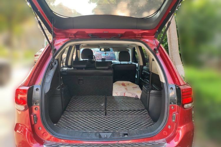 Used Mitsubishi Outlander 2016 2.4L 4x4 Luxury Edition 7-Seater Trunk