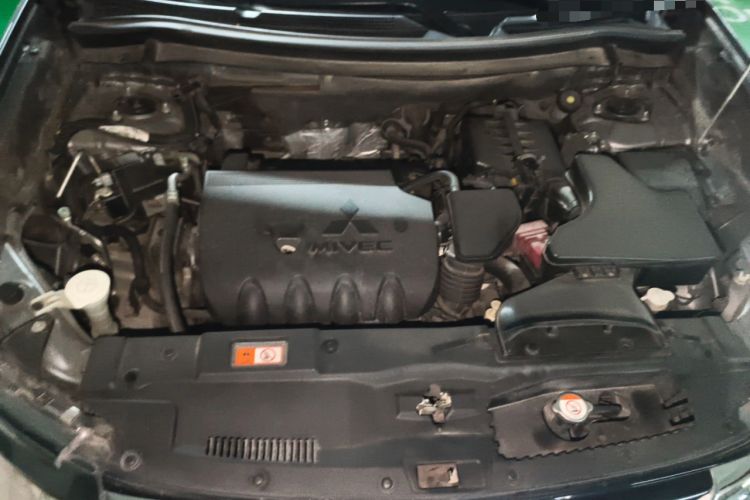 Used Mitsubishi Outlander 2016 2.4L 4x4 Elite Edition 7-Seater Engine Bay
