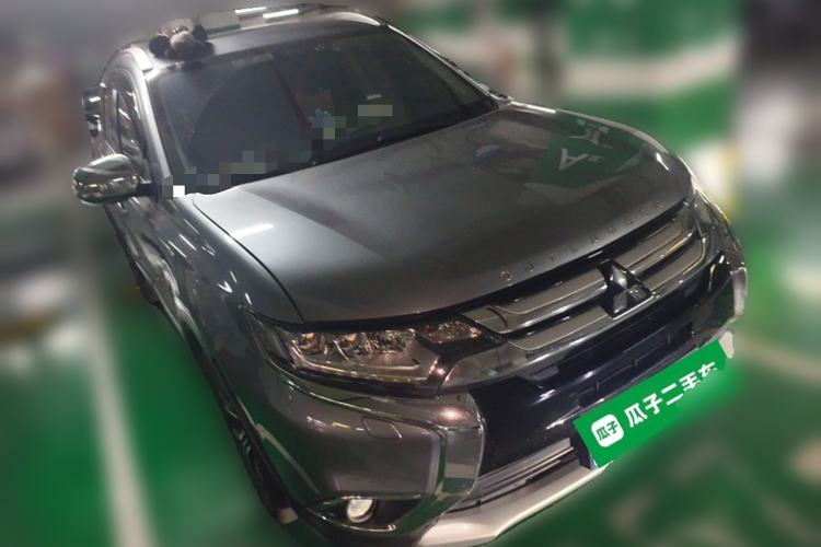 Used Mitsubishi Outlander 2016 2.4L 4x4 Elite Edition 7-Seater Exterior 2