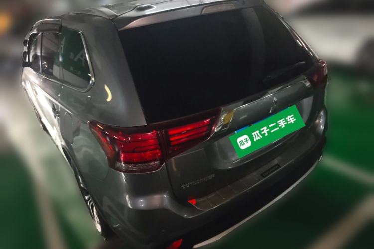Used Mitsubishi Outlander 2016 2.4L 4x4 Elite Edition 7-Seater Exterior 3
