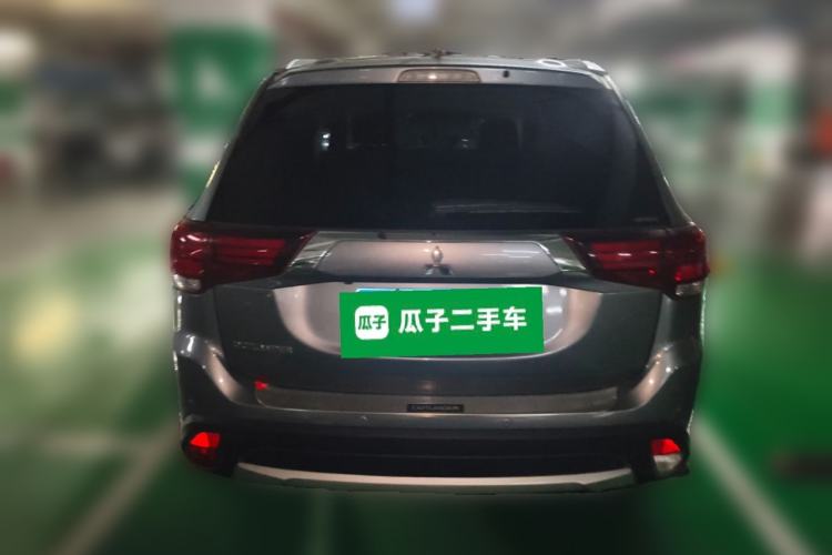Used Mitsubishi Outlander 2016 2.4L 4x4 Elite Edition 7-Seater Exterior 4