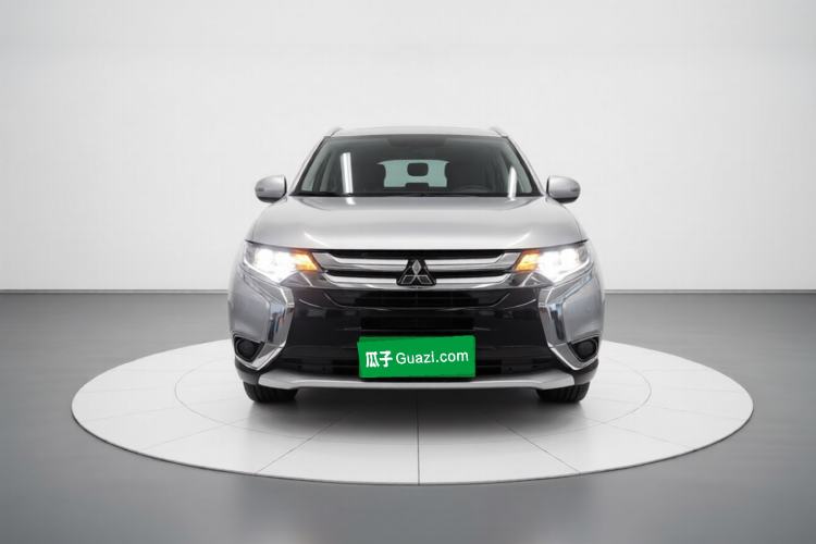 Used Mitsubishi Outlander 2016 2.0L Two-Wheel Drive Fashion Edition 5 Seats Front
