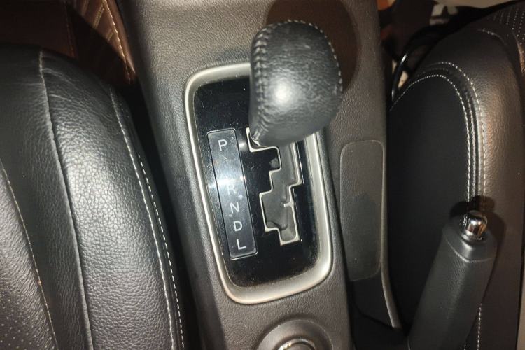 Used Mitsubishi Outlander 2016 2.4L 4x4 Elite Edition 7-Seater Gear Lever