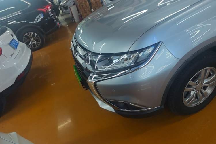 Used Mitsubishi Outlander 2016 2.0L Two-Wheel Drive Fashion Edition 5 Seats Left Front Headlight