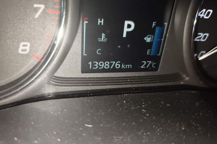 Used Mitsubishi Outlander 2016 2.4L 4x4 Elite Edition 7-Seater Odometer Close Up