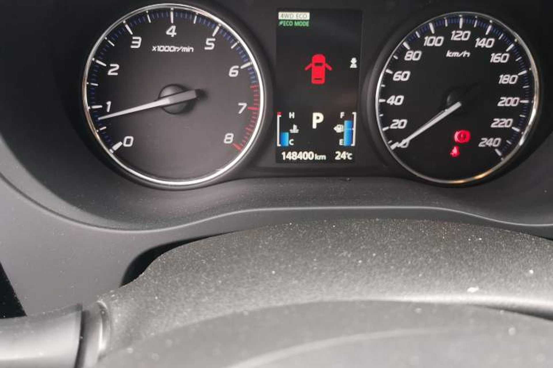 Used Mitsubishi Outlander 2016 2.4L 4x4 Elite Edition 7-Seater Odometer Close Up