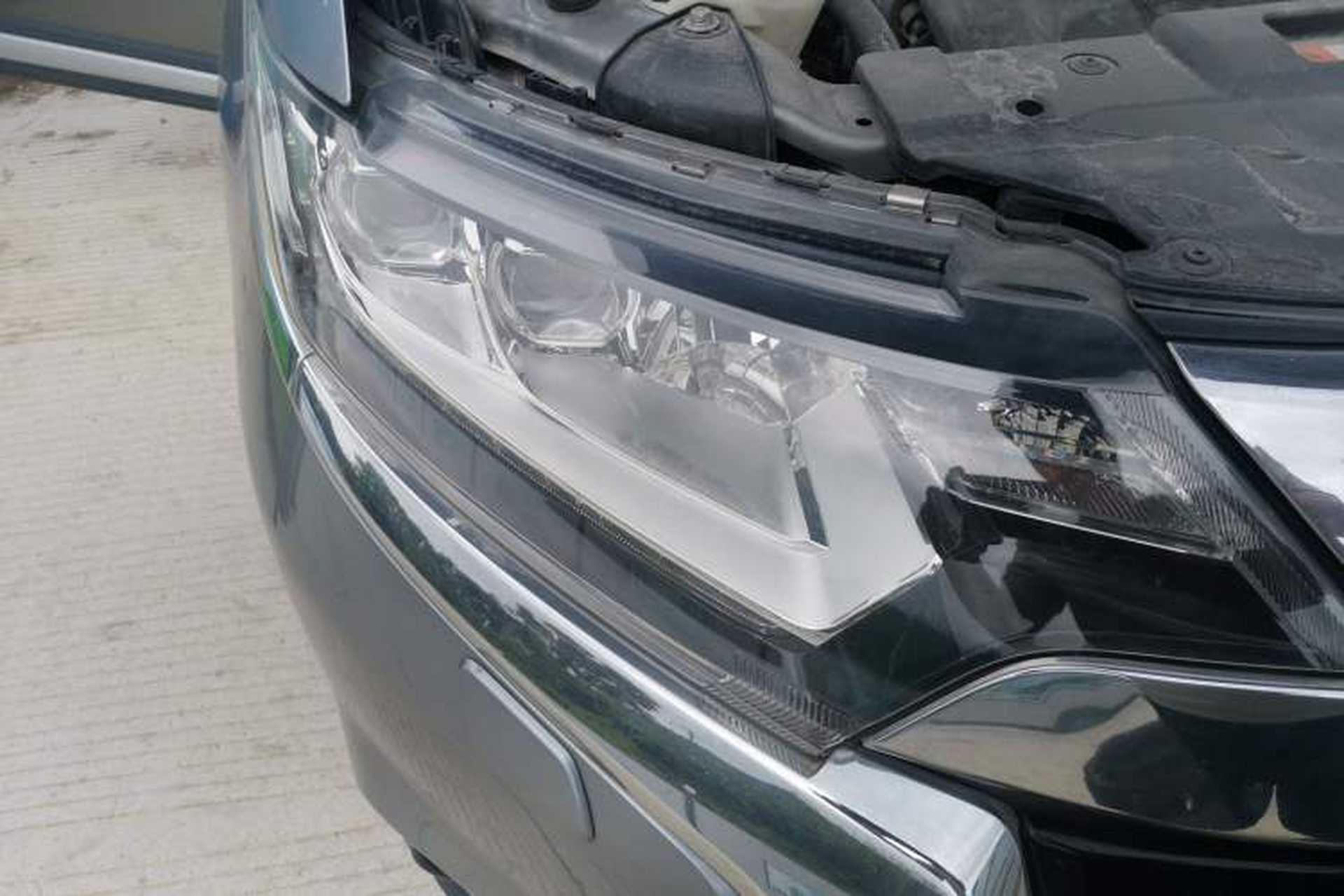 Used Mitsubishi Outlander 2016 2.4L 4x4 Elite Edition 7-Seater Right Front Headlight