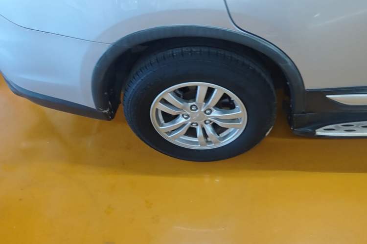 Used Mitsubishi Outlander 2016 2.0L Two-Wheel Drive Fashion Edition 5 Seats Right Rear Wheel Hub